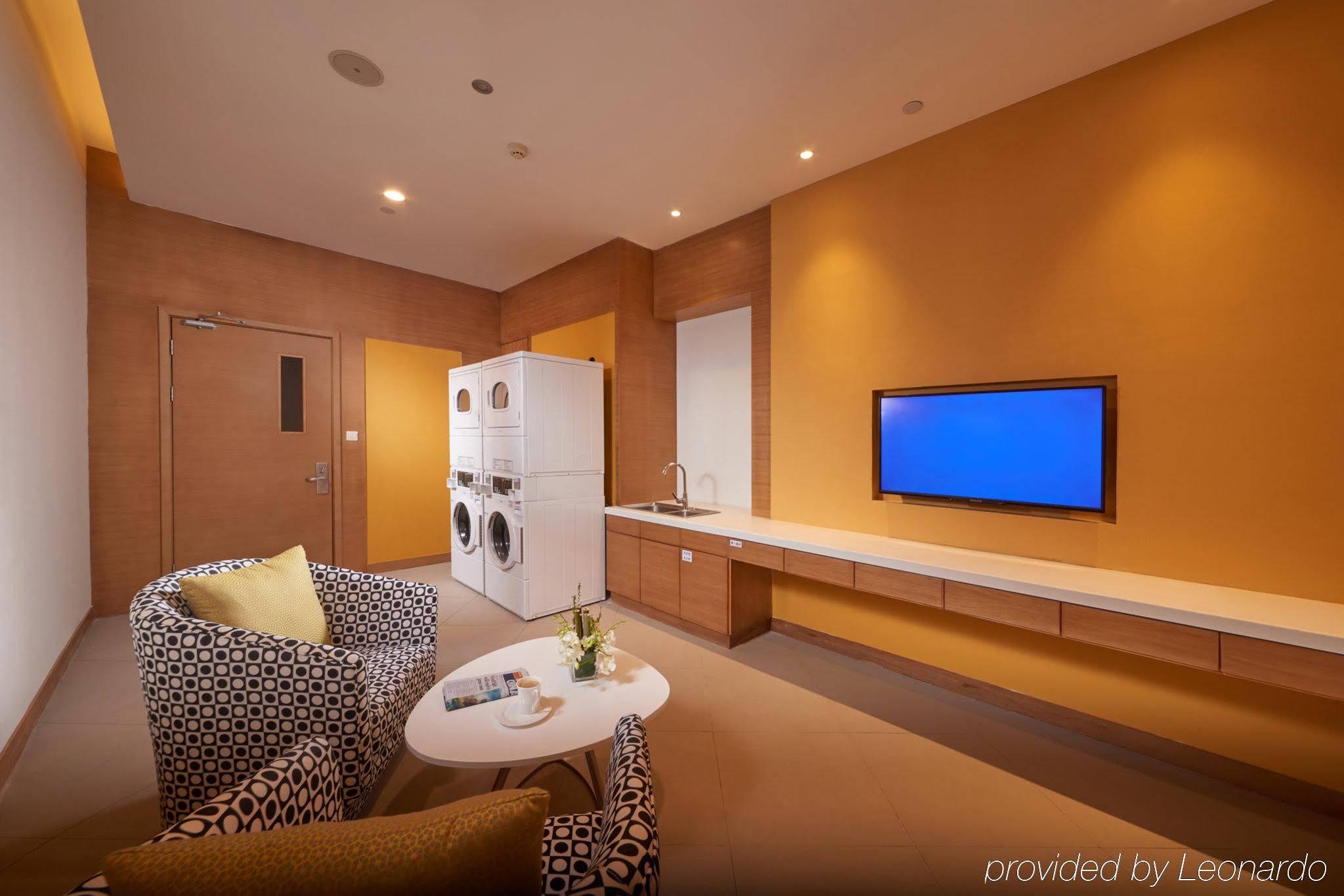 Holiday Inn Express Chengdu Huanhuaxi By Ihg-Near Jinsha Site Musem,Near Wuhou Temple Museum,Welcome Drinks,Free Gym,Free Self-Service Laundry Buitenkant foto