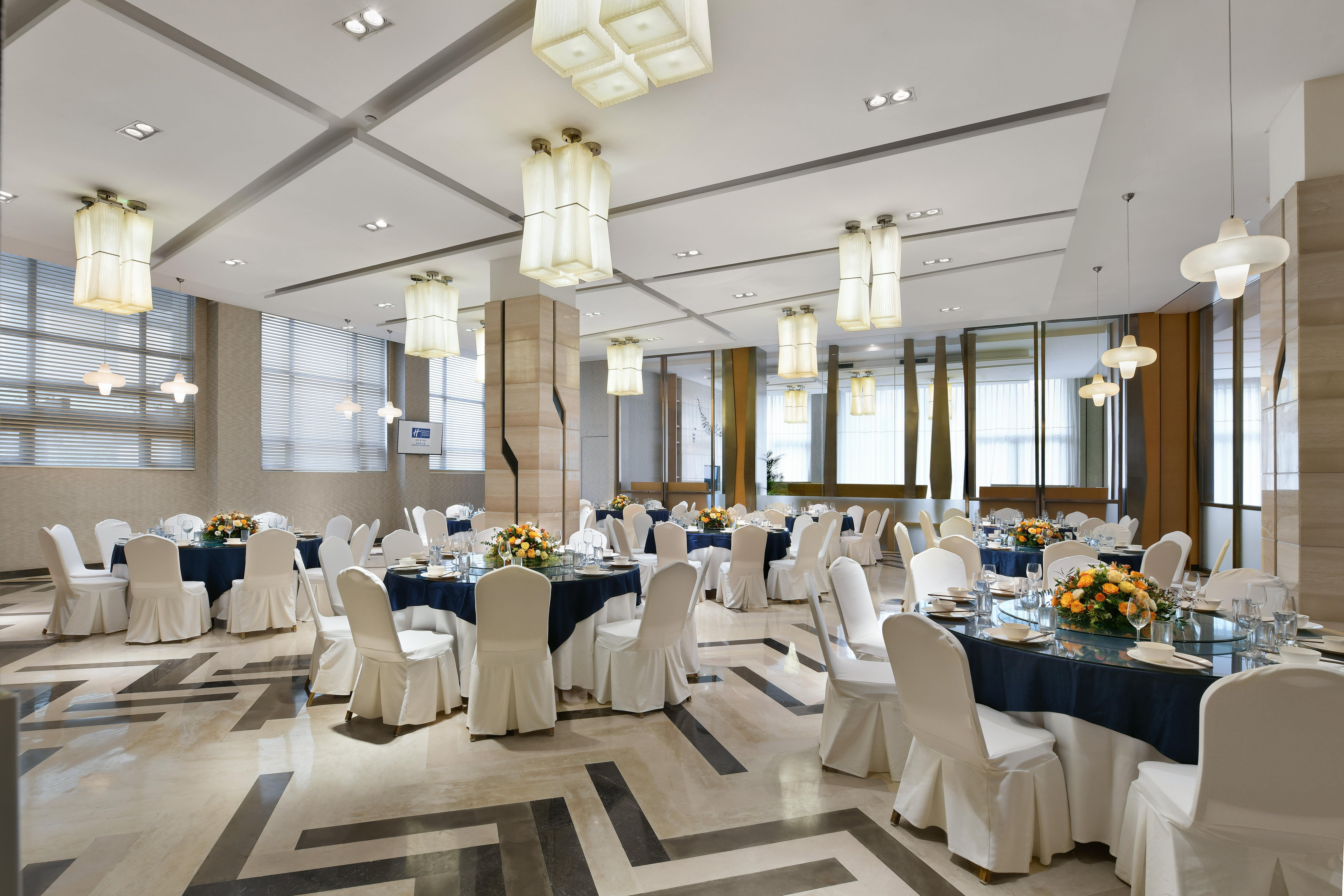 Holiday Inn Express Chengdu Huanhuaxi By Ihg-Near Jinsha Site Musem,Near Wuhou Temple Museum,Welcome Drinks,Free Gym,Free Self-Service Laundry Buitenkant foto