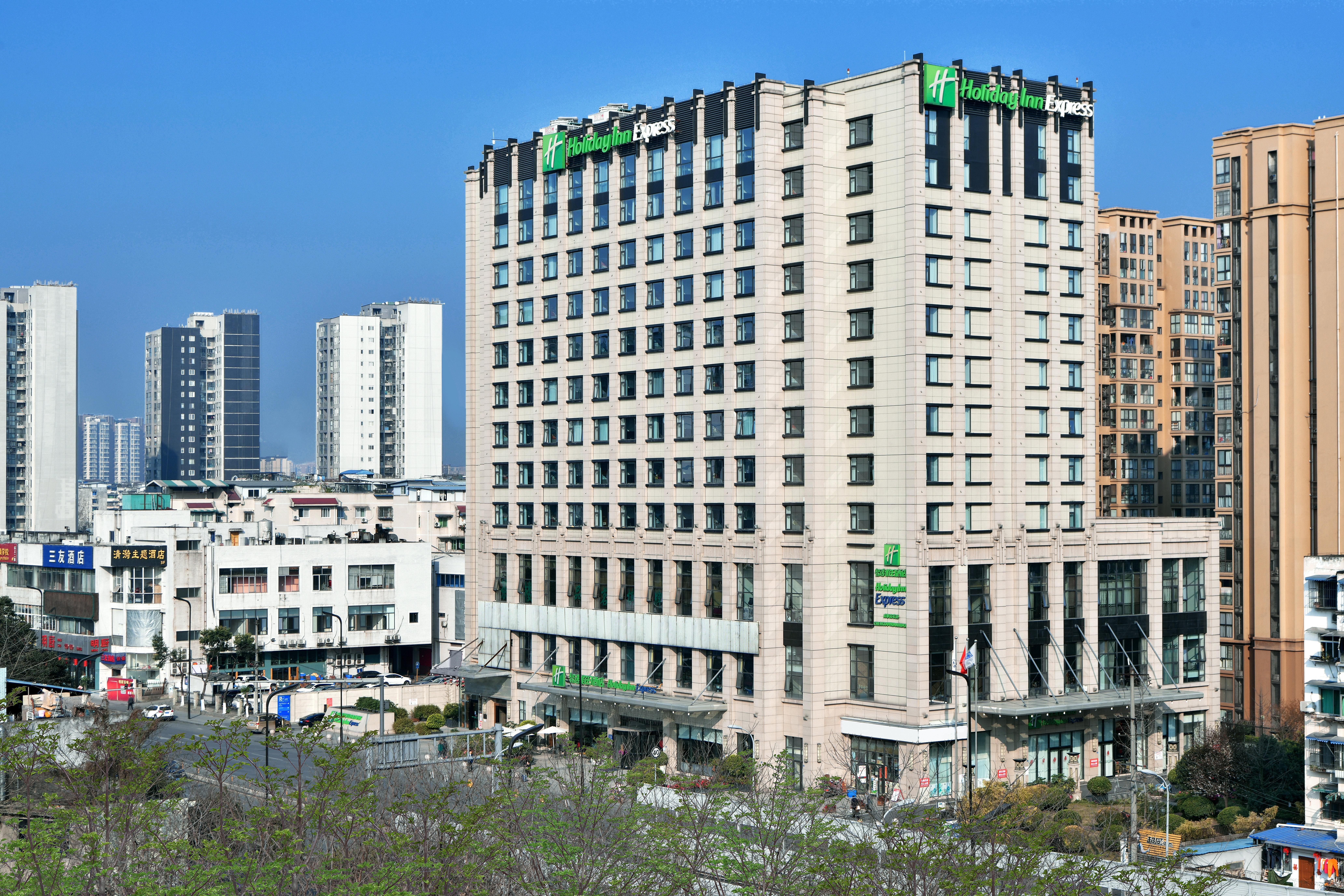 Holiday Inn Express Chengdu Huanhuaxi By Ihg-Near Jinsha Site Musem,Near Wuhou Temple Museum,Welcome Drinks,Free Gym,Free Self-Service Laundry Buitenkant foto