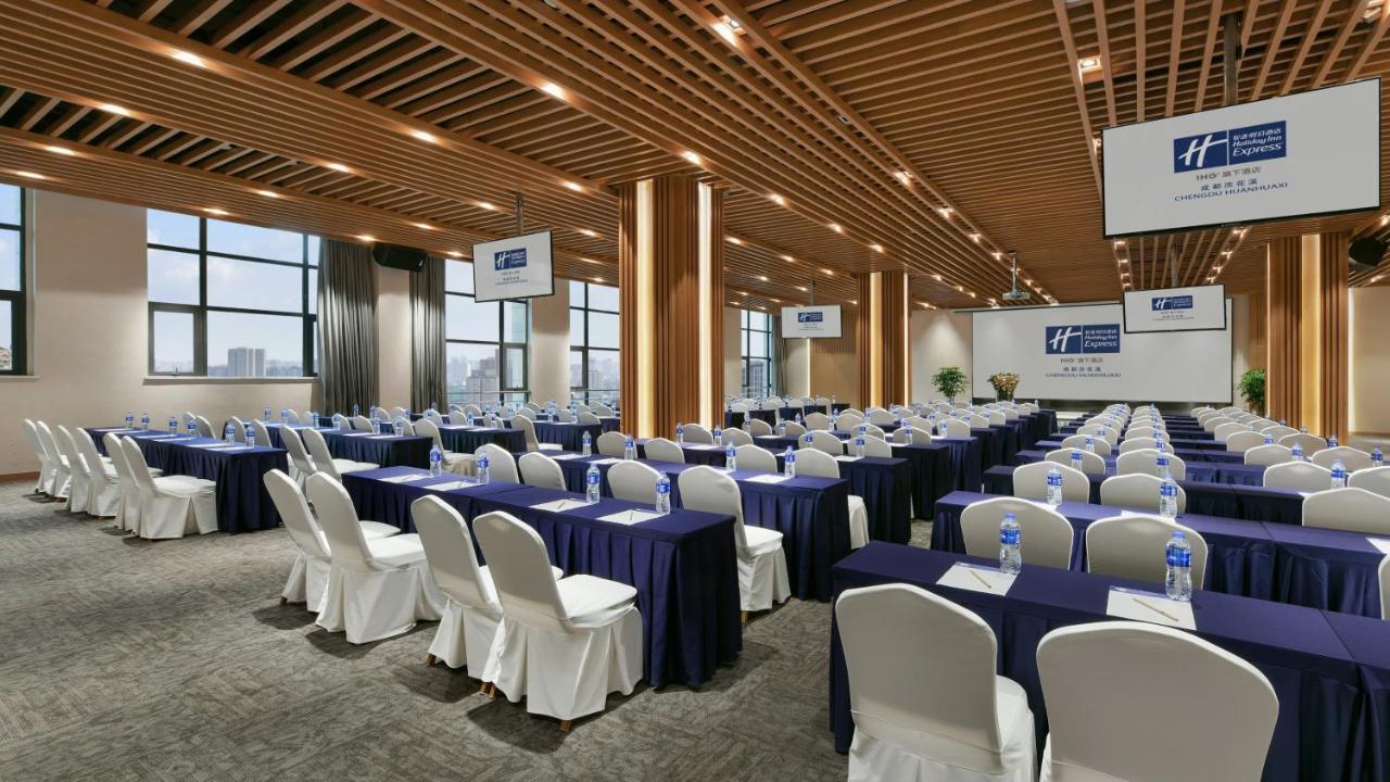 Holiday Inn Express Chengdu Huanhuaxi By Ihg-Near Jinsha Site Musem,Near Wuhou Temple Museum,Welcome Drinks,Free Gym,Free Self-Service Laundry Buitenkant foto