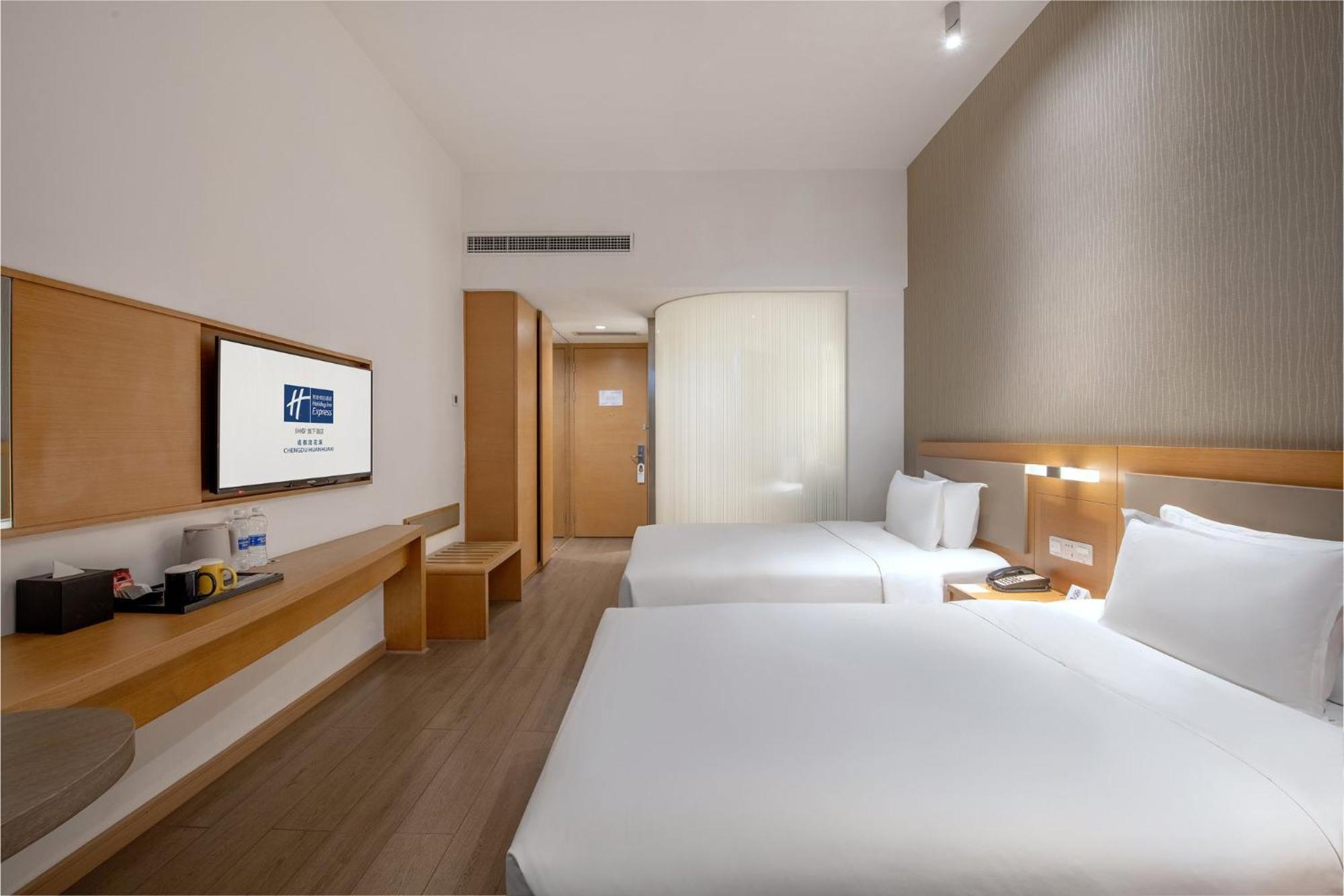 Holiday Inn Express Chengdu Huanhuaxi By Ihg-Near Jinsha Site Musem,Near Wuhou Temple Museum,Welcome Drinks,Free Gym,Free Self-Service Laundry Buitenkant foto