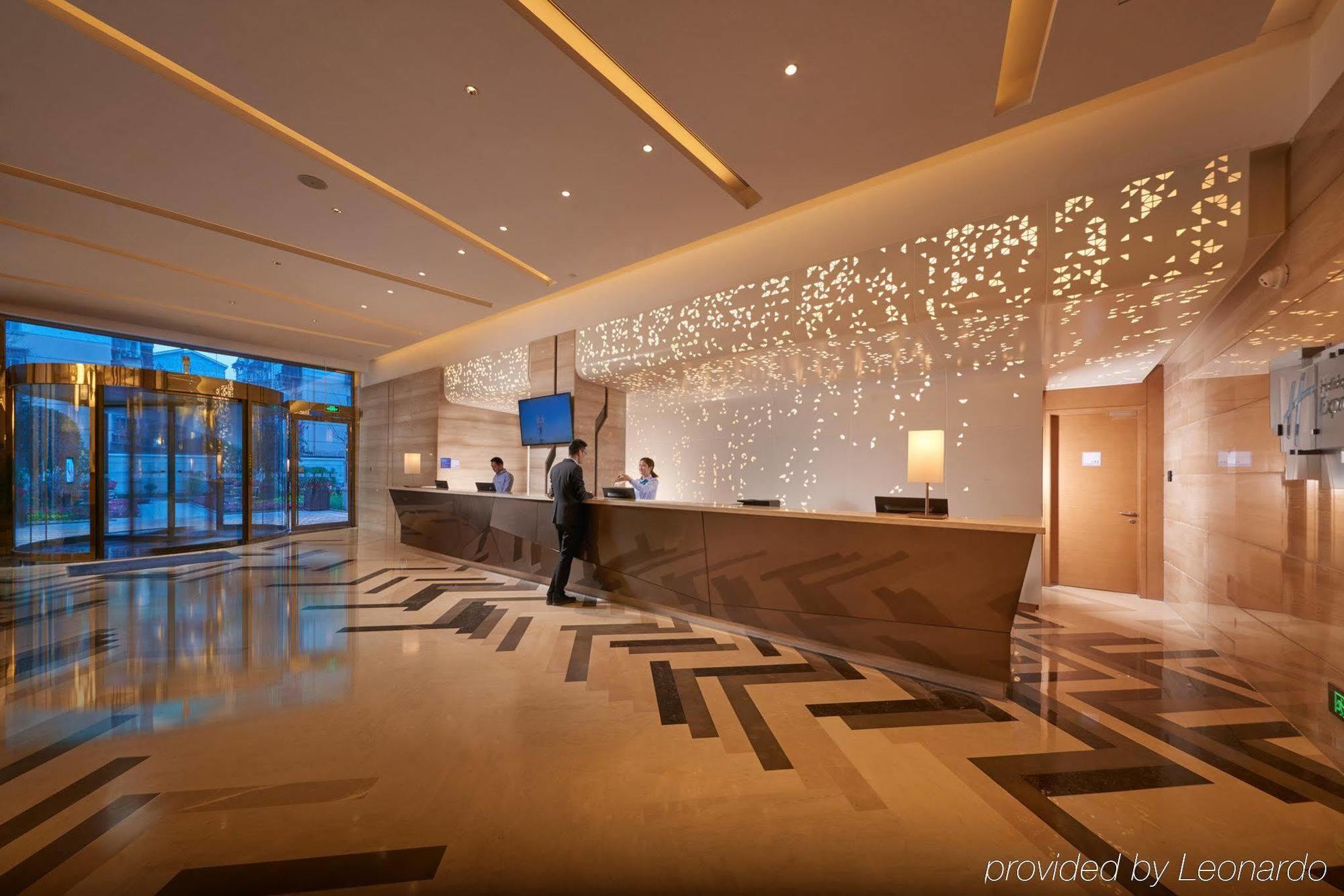 Holiday Inn Express Chengdu Huanhuaxi By Ihg-Near Jinsha Site Musem,Near Wuhou Temple Museum,Welcome Drinks,Free Gym,Free Self-Service Laundry Buitenkant foto