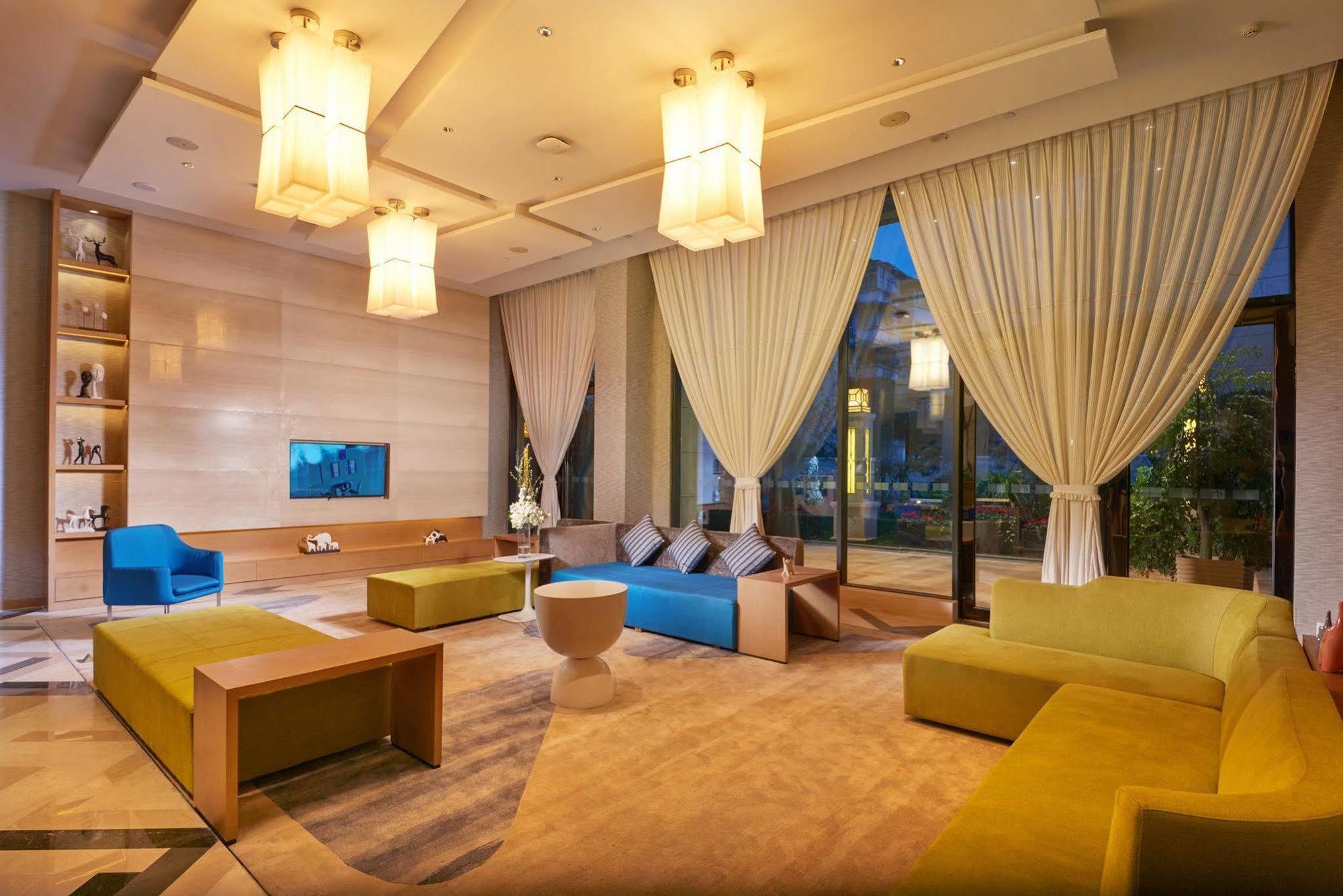 Holiday Inn Express Chengdu Huanhuaxi By Ihg-Near Jinsha Site Musem,Near Wuhou Temple Museum,Welcome Drinks,Free Gym,Free Self-Service Laundry Buitenkant foto