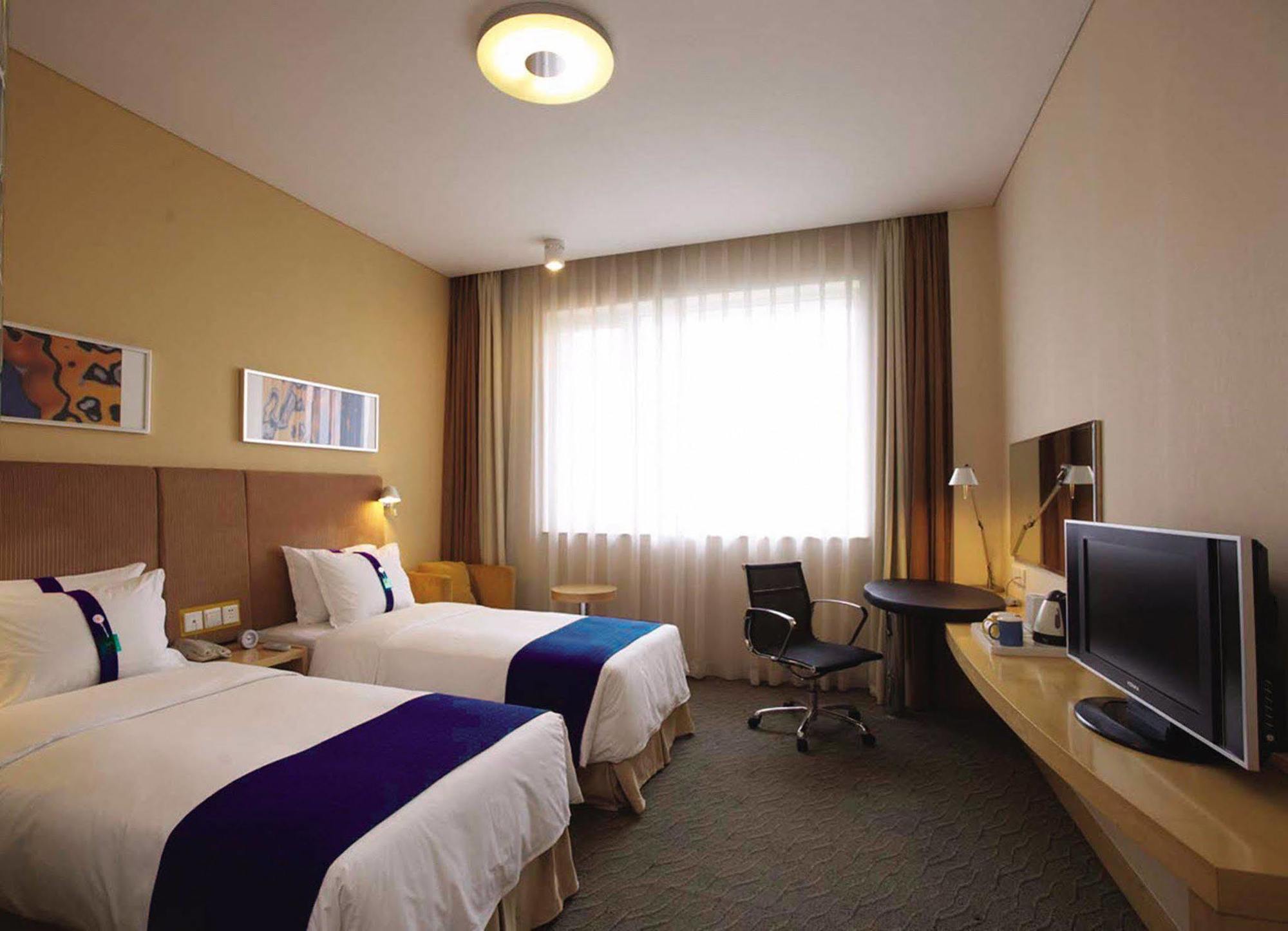 Holiday Inn Express Chengdu Huanhuaxi By Ihg-Near Jinsha Site Musem,Near Wuhou Temple Museum,Welcome Drinks,Free Gym,Free Self-Service Laundry Buitenkant foto
